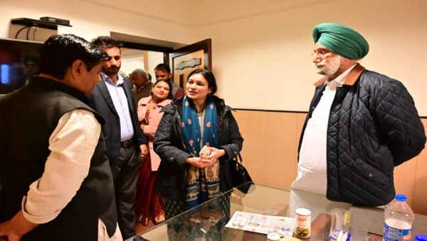 कांग्रेस हाईकमान को रिपोर्ट देंगे रंधावा