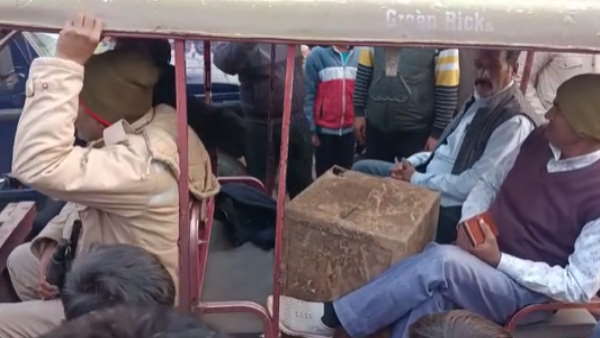 Up News vault found excavation of the house treasure rumour jhansi police cut vault 