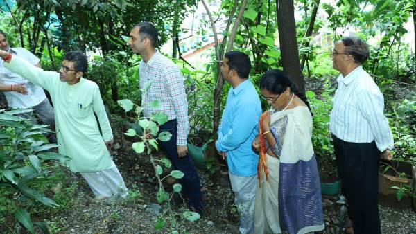 भू-धंसाव वाले हिस्से पर वृहद स्तर पर वृक्षारोपण करके मिसाल कायम की है