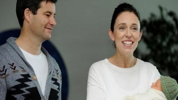 टीवी होस्ट से करती हैं प्यार