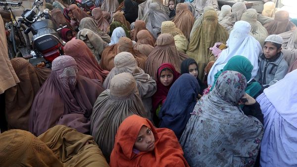 आटे के बाद दाल संकट