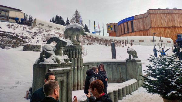 किस तरह के लोग लेते हैं सेवा?