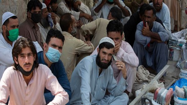 पाकिस्तान में भयावह होते हालात