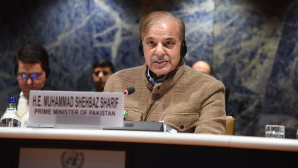 किस तरह गिरता गया पाकिस्तानी रुपया?