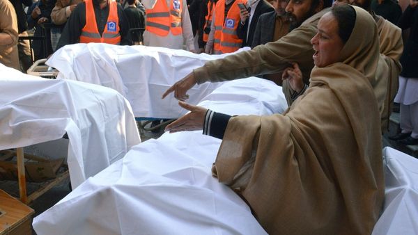 पेशावर ब्लास्ट में 72 की मौत