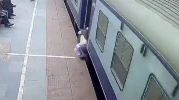 जोगबनी से कटिहार आ रही थी फास्ट पैसेंजर ट्रेन