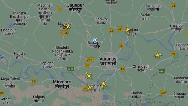 आसमान में चक्कर लगाते नजर आए विमान 