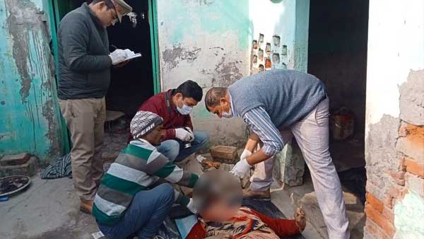 बांस के डंडे से तीनों को मार डाला बांस के डंडे से तीनों को मार डाला