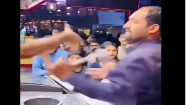  ये हरकत देखकर हर कोई हुआ हैरान 