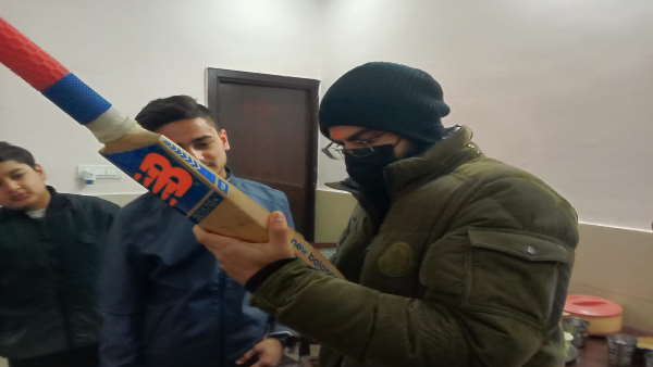 Mathura King Kohli and Anushka Sharma reached Vrindavan to visit Baba Neem Karoli up news Mathura King Kohli and Anushka Sharma reached Vrindavan to visit Baba Neem Karoli up news