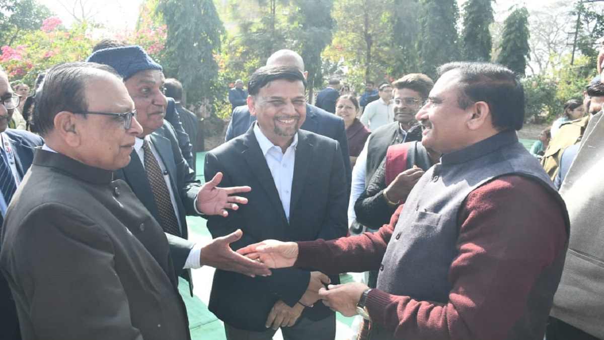 पुराने मित्रों से मिलकर खिल उठे मंत्रियों के चेहरे 