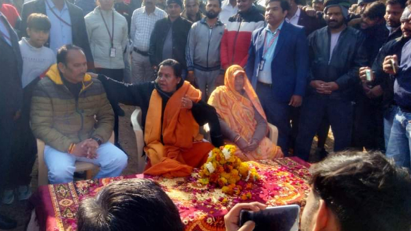 प्रीतम को बीजेपी से निष्कासित होने के बाद बताया लोकप्रिय नेता