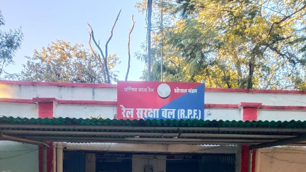 मानसिक रोगी है बच्ची का पिता