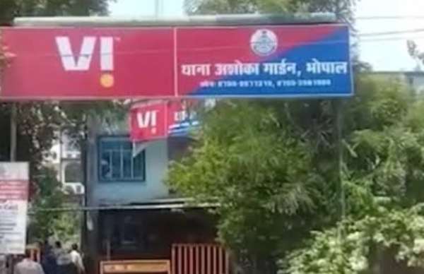 न्याय के लिए पुलिस वालों के चक्कर लगाती रही युवति