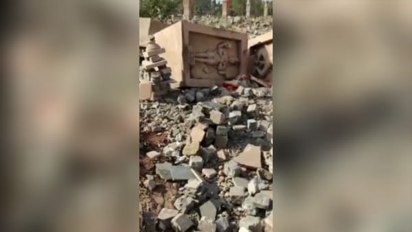 बड़ी संख्या में पहुंच रहे श्रद्धालु बड़ी संख्या में पहुंच रहे श्रद्धालु