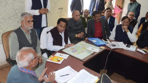 कमलनाथ ने प्रकोष्ठ व विभाग अध्यक्षों ली बैठक