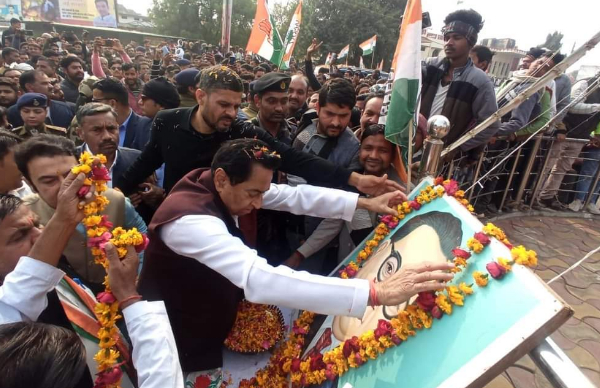 अंबेडकर के चित्र पर किया माल्यार्पण