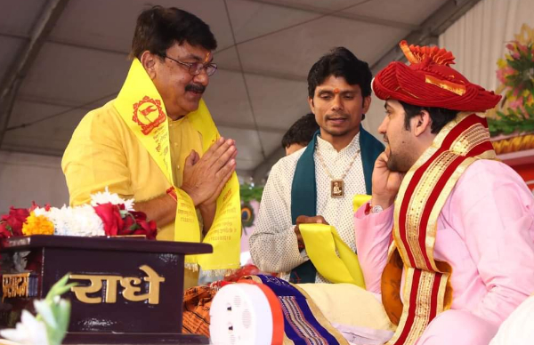 पत्रकारों को बुलाकर दिखाई सिद्धि