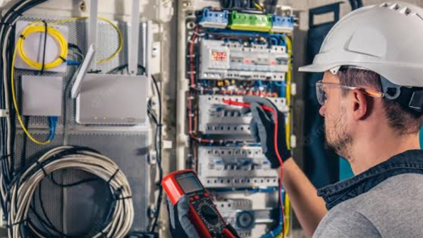 वेयर हेंड सूट पहनकर बिजली कर्मी रहेंगे सुरक्षित