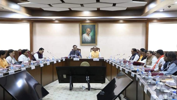 प्रभारी मंत्रियों को समीक्षा बैठक प्रभारी मंत्रियों को समीक्षा बैठक