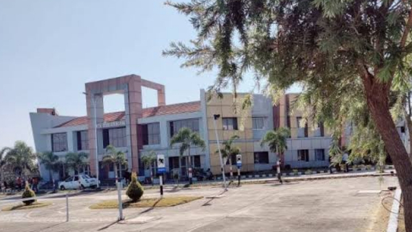 आरटीओ ने माना बिना परमिट थी बस आरटीओ ने माना बिना परमिट थी बस