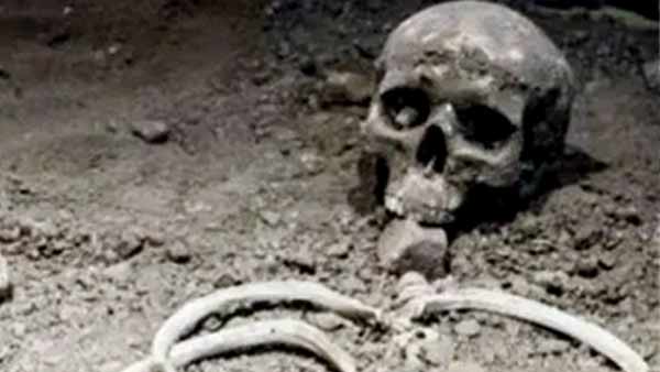 बेटे और पति ने की महिला की शिनाख्त