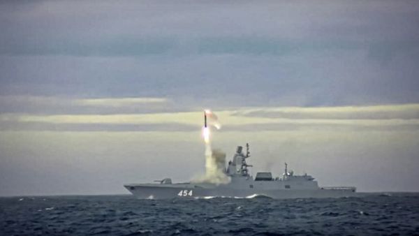 पुतिन ने बुधवार को युद्धपोतों को किया रवाना