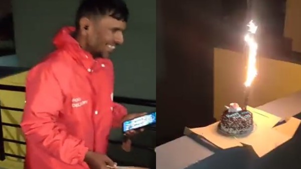 डिलीवरी एजेंट के साथ मनाया न्यू ईयर डिलीवरी एजेंट के साथ मनाया न्यू ईयर