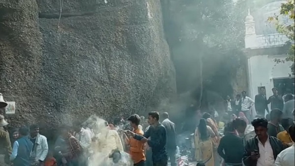 पूर्व में मंदिर के आसपास के इलाके में वनवासी गांव थे