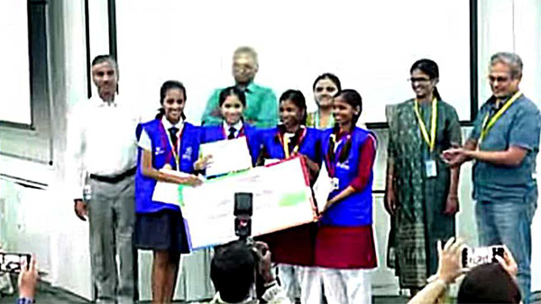 पटना से बैगलुरु गईं थीं छात्राएं