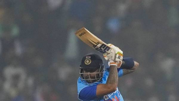 दुनिया के सबसे खतरनाक बल्लेबाज हैं सूर्यकुमार