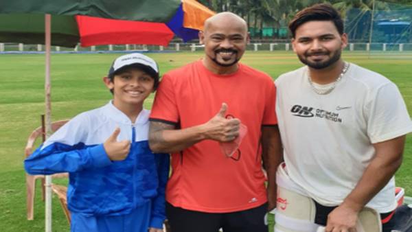 मुझे और मेरे बच्चे को गालियां देते हैं मुझे और मेरे बच्चे को गालियां देते हैं