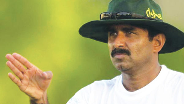 जब मोइन खान ने मियांदाद की बैट से की पिटाई