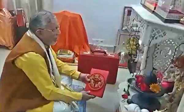 भाजपाई बजट पर हाथ रखकर कहें कि भ्रष्टाचार नहीं करेंगे भाजपाई बजट पर हाथ रखकर कहें कि भ्रष्टाचार नहीं करेंगे