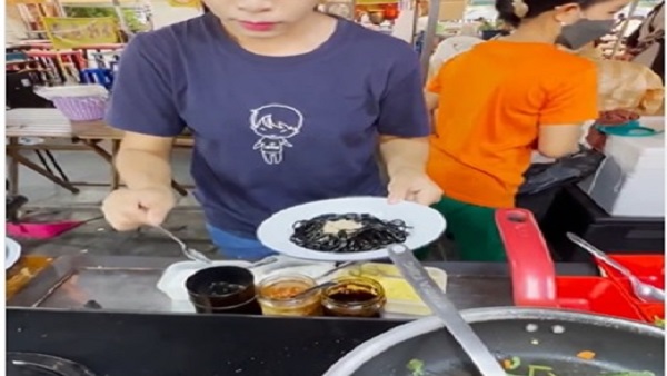 नूडल्स असल में कीड़े नूडल्स असल में कीड़े