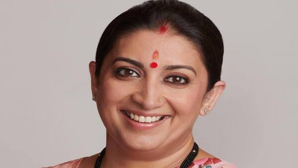 स्मृति ईरानी ने शेयर की पुरानी तस्वीर 