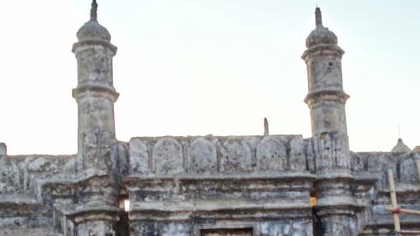 मुगलकालीन मस्जिद की मरम्मत का शुरू हुआ काम