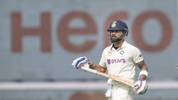 खराब फैसले के बाद अंपायर से भिड़े