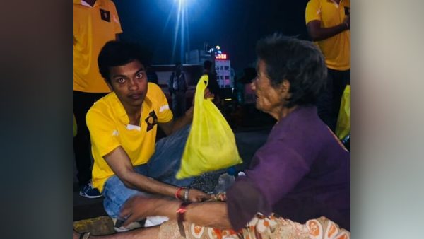 भूखी महिला से शुरू हुई यात्रा भूखी महिला से शुरू हुई यात्रा