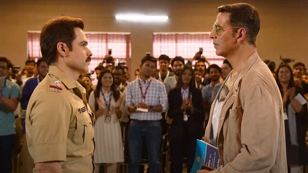 ओपनिंग डे पर 'सेल्फी' की हालत पंक्चर