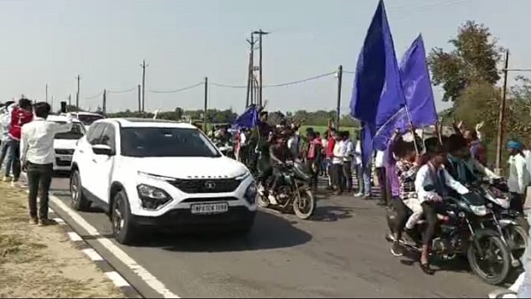 पीड़ित बोला धीरेंद्र शास्त्री ने धाम में बुलाकर बयान बदलने दबाव बनाया था