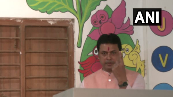 बिपल्ब देब ने डाला अपना वोट