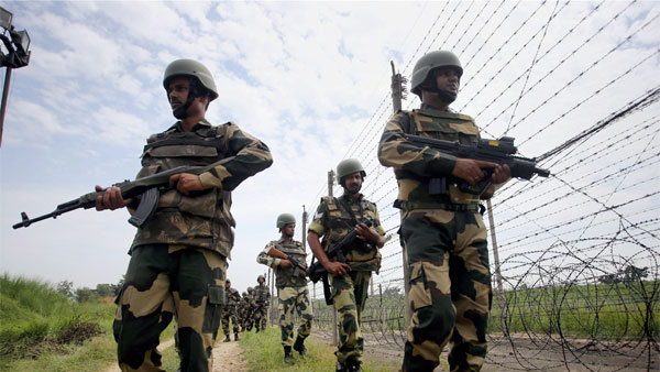 मोटे सैलरी और रुतबे वाली नौकरी छोड़कर बना हवलदार 