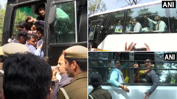 AAP नेताओं और कार्यकर्ताओं को पुलिस ने लिया हिरासत में AAP नेताओं और कार्यकर्ताओं को पुलिस ने लिया हिरासत में