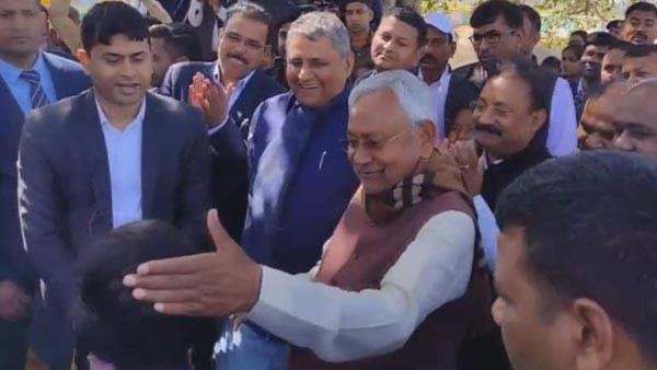 सलोनी के शिक्षक भी करते रहते हैं प्रोत्साहित
