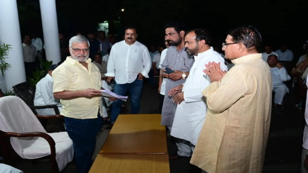 कांग्रेस के 81 विधायकों के इस्‍तीफे दिए जाने का मामला