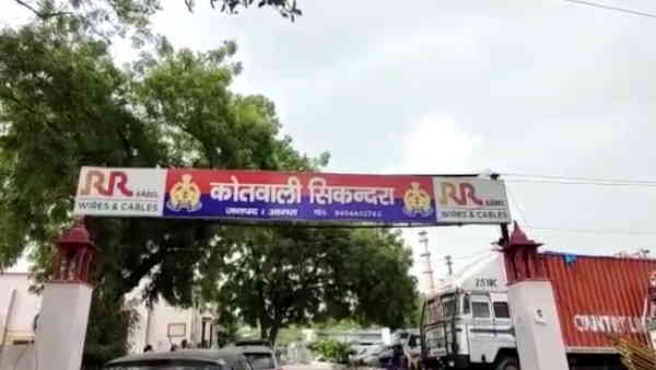 Agra sub inspector Slap abuse assaulted woman video went viral