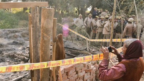 याचिकाकर्ता ने योगी के बयान का दिया हवाला 