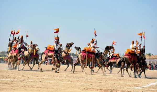 गिरधारीराम का ऊँट रहा प्रथम गिरधारीराम का ऊँट रहा प्रथम