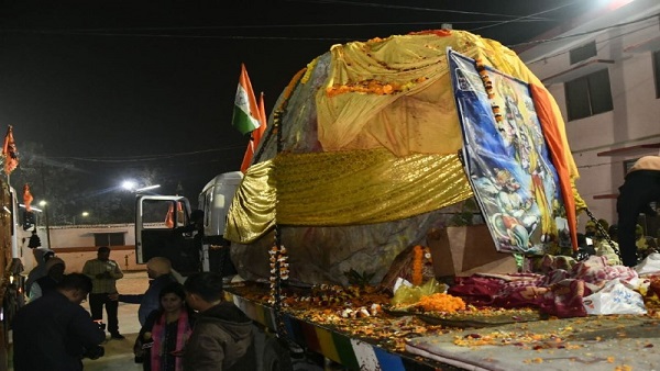 देर रात गोरखपुर हुआ आगमन 